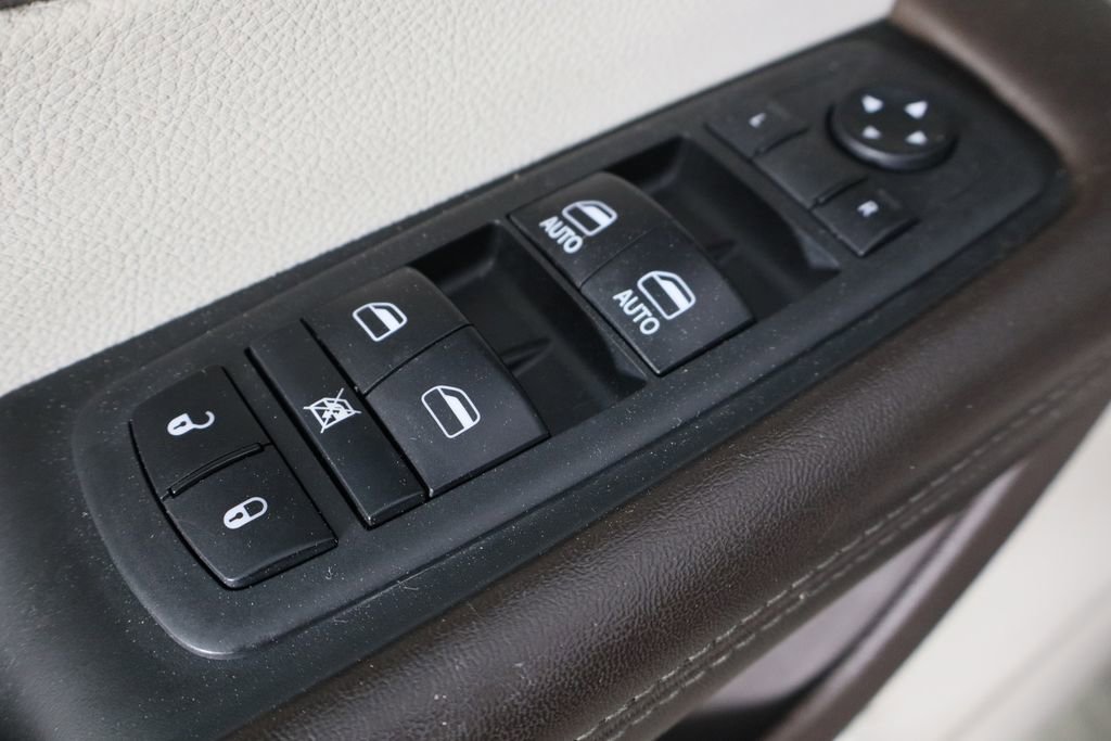 Used 2018 Chrysler Pacifica Touring-L image 22