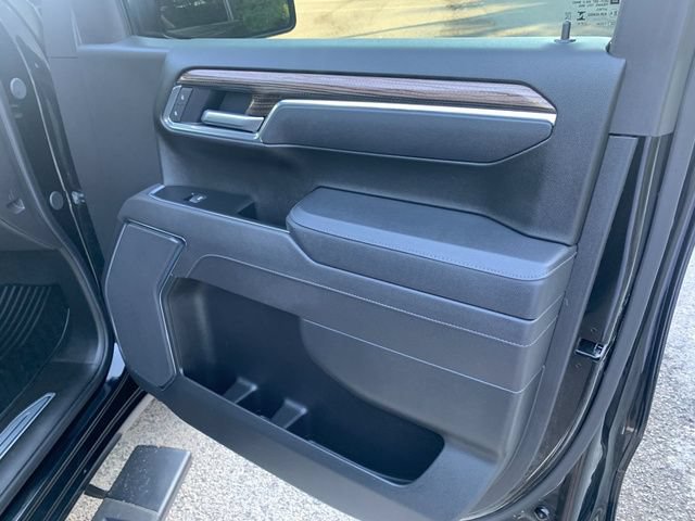 Used 2025 Chevrolet Silverado 1500 LT AWD/4WD image 13