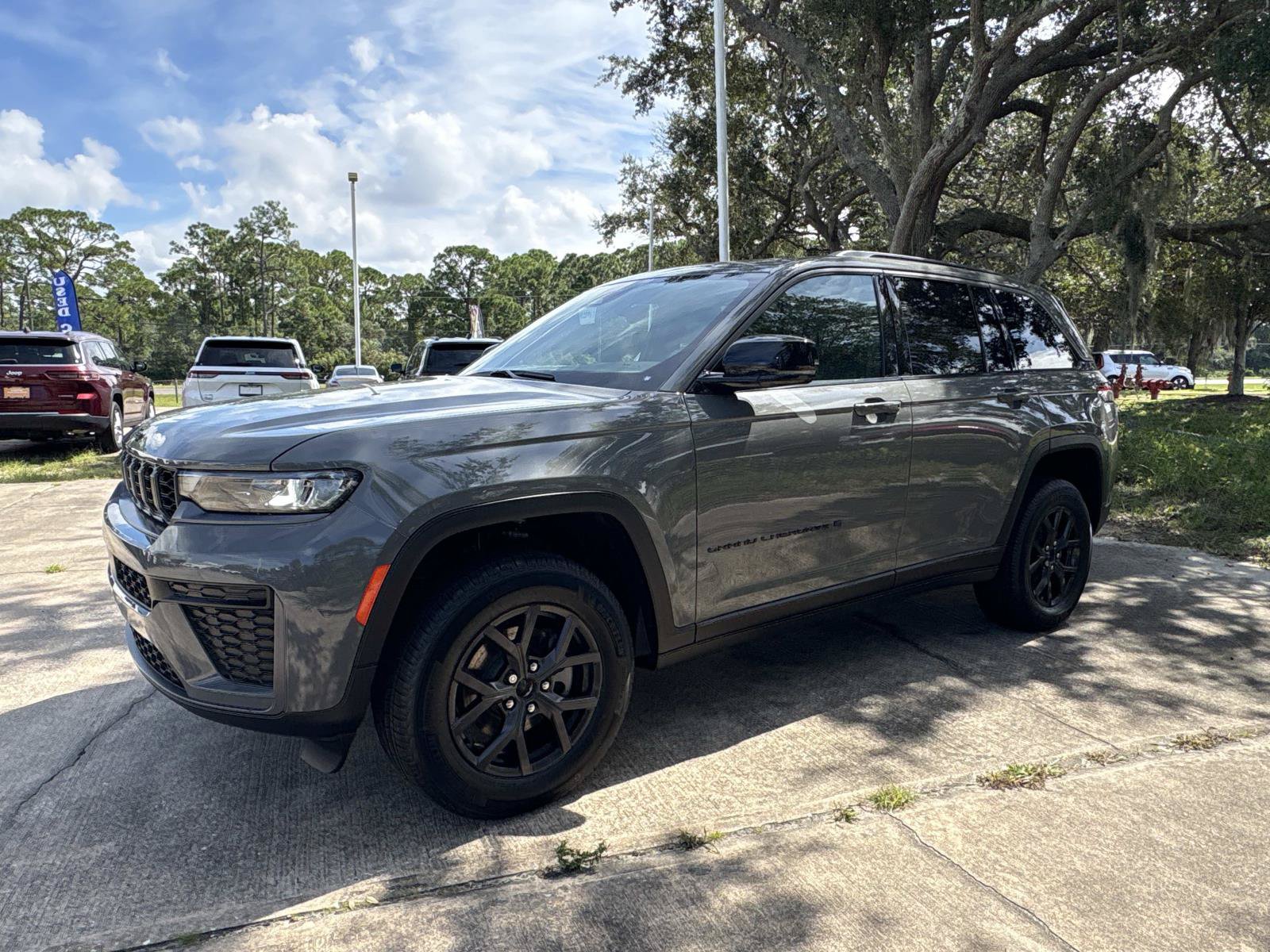 New 2027 Jeep Grand Cherokee Altitude RWD image 7