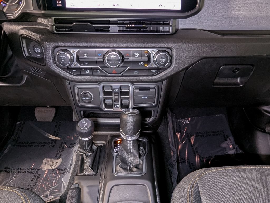 Used 2024 Jeep Gladiator Sport AWD/4WD image 22