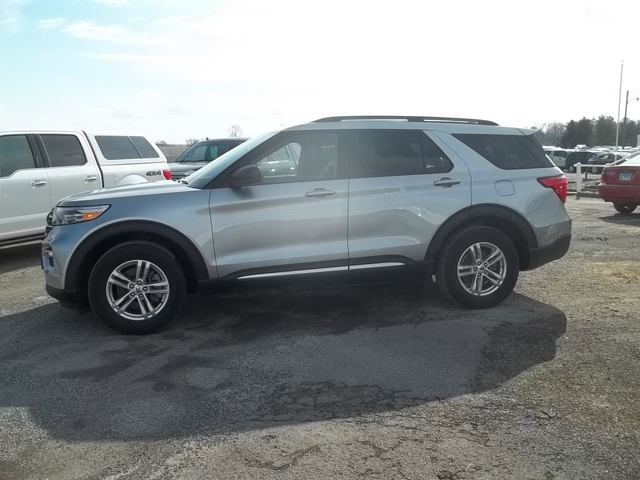 Used 2020 Ford Explorer XLT w/ Equipment Group 202A AWD/4WD image 2