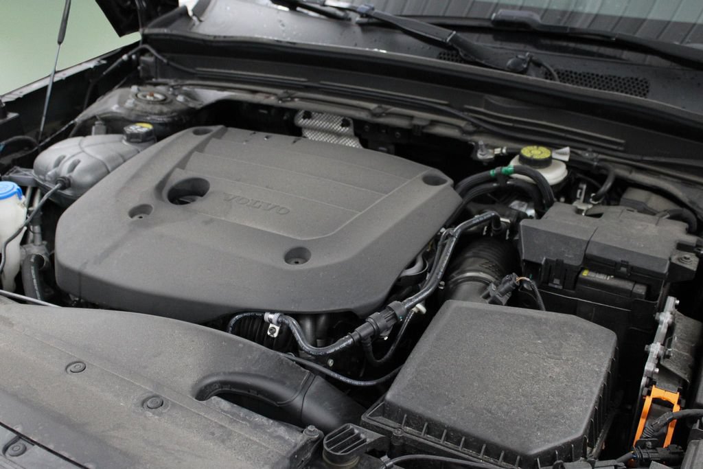 Used 2024 Volvo XC40 B5 Plus AWD/4WD image 45