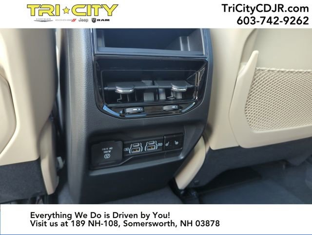 New 2025 Jeep Grand Cherokee Limited w/ Luxury Tech Group II image 25