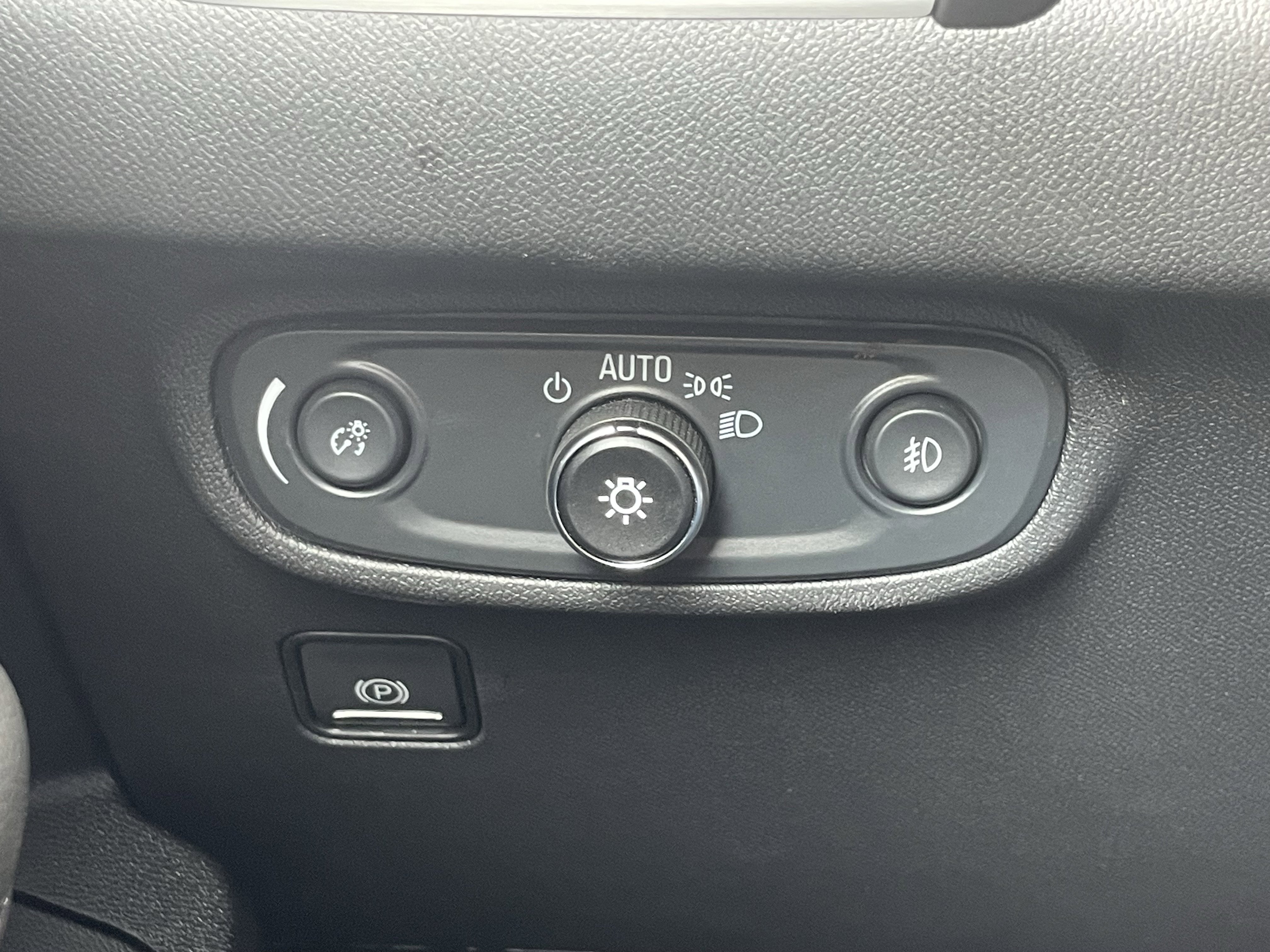 Used 2024 GMC Terrain SLT image 31