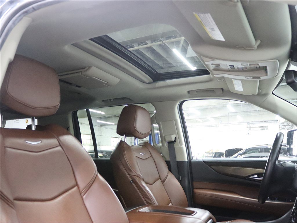 Used 2020 Cadillac Escalade ESV Luxury w/ LPO, Radiant Package AWD/4WD image 37