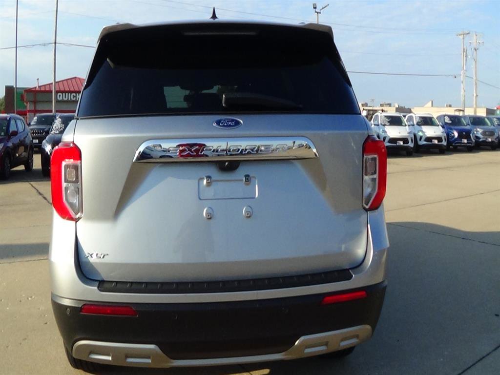 Used 2024 Ford Explorer XLT w/ Equipment Group 202A image 7