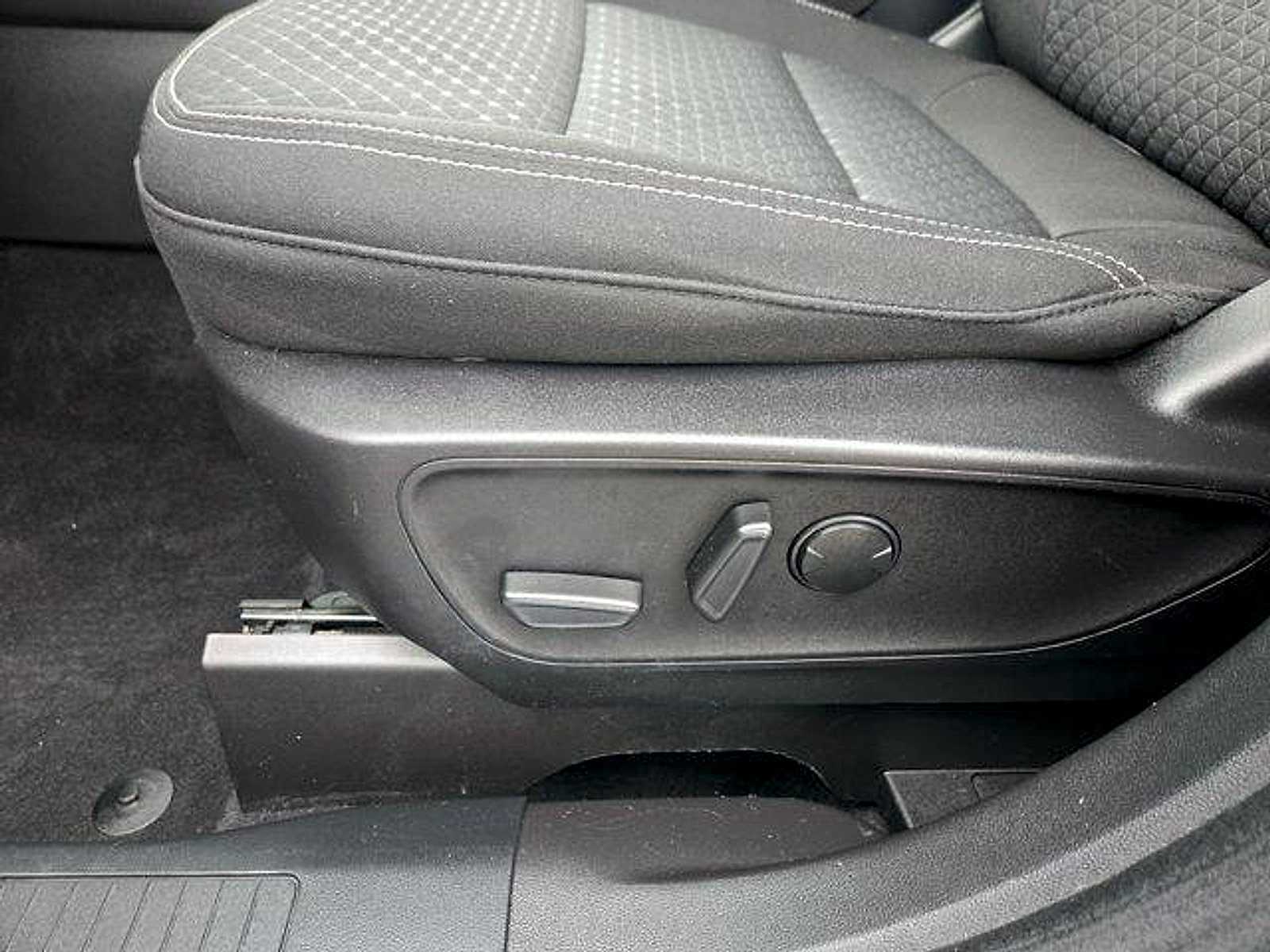 Certified 2023 Ford Escape Active AWD/4WD image 11