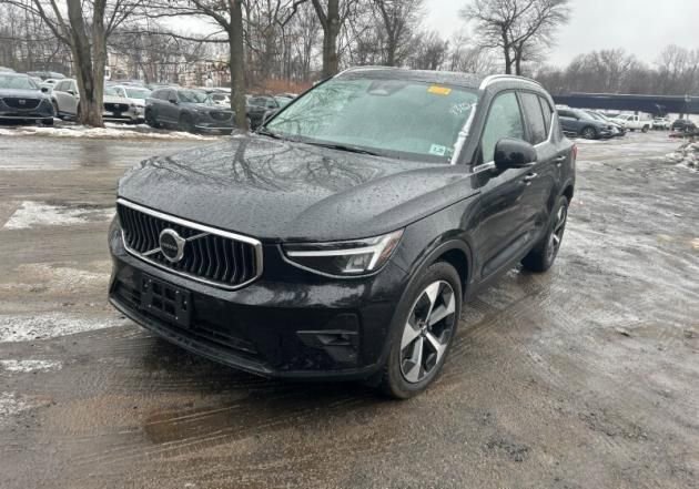 Certified 2023 Volvo XC40 B5 Plus w/ Driver Assist Package image 2