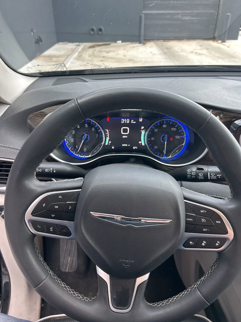 Used 2023 Chrysler Pacifica Limited image 9