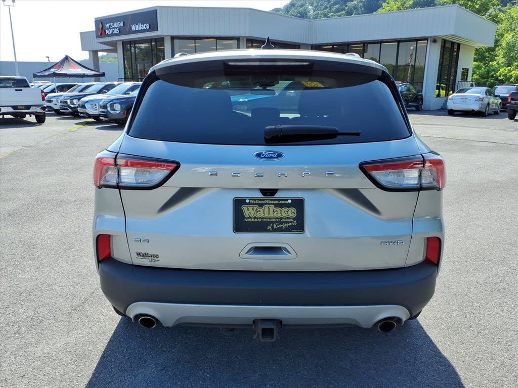 Used 2022 Ford Escape SE w/ SE Sport Appearance Package AWD/4WD image 4