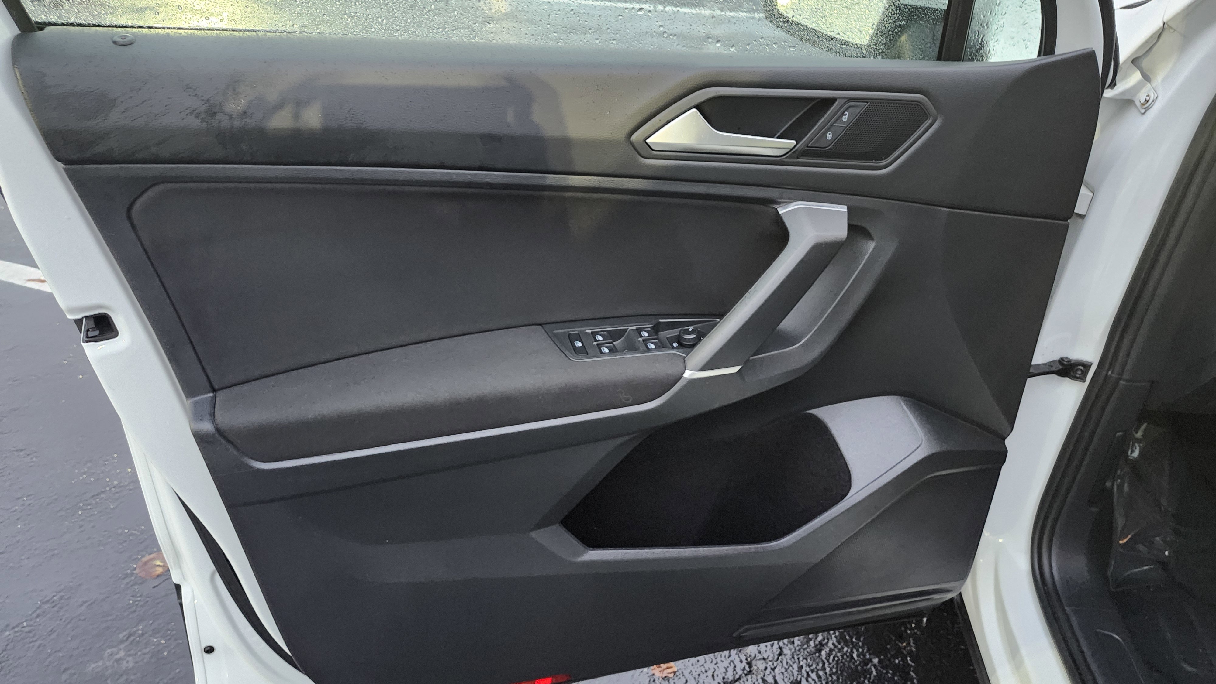 Used 2020 Volkswagen Tiguan S image 22