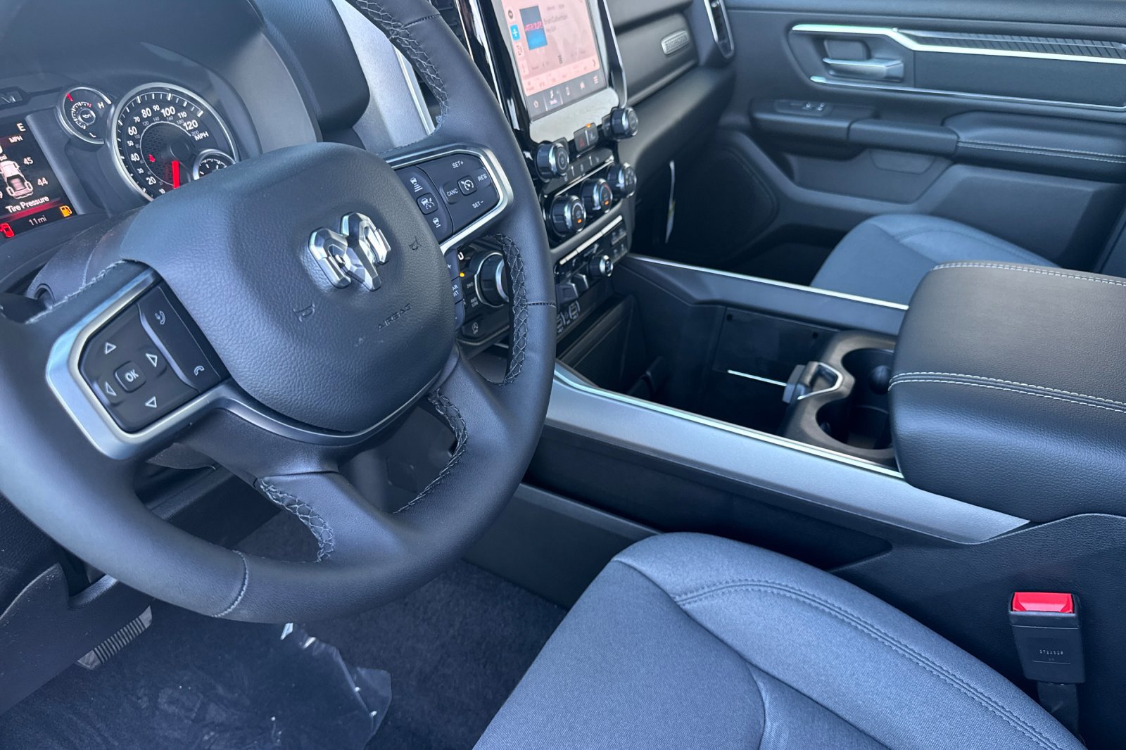 New 2026 RAM 1500 4x4 Crew Cab image 9