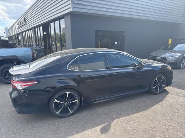 Used 2018 Toyota Camry XSE FWD image 3