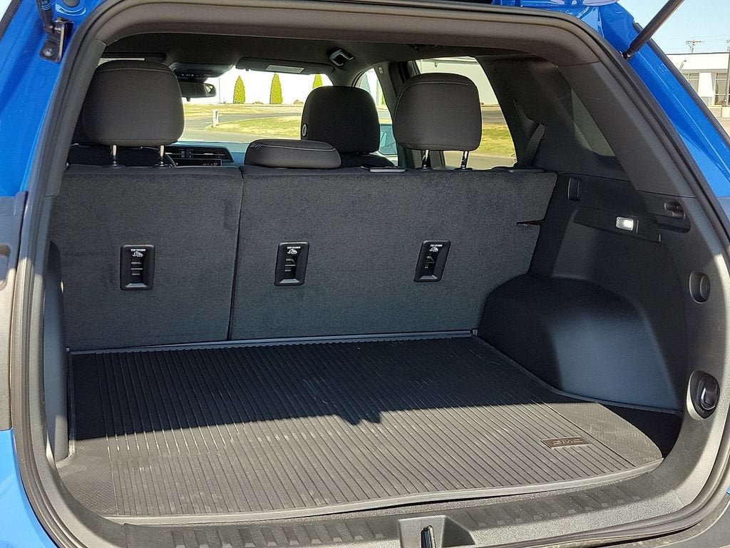 New 2027 GMC Terrain Elevation w/ LPO, Floor Liner Package FWD image 9