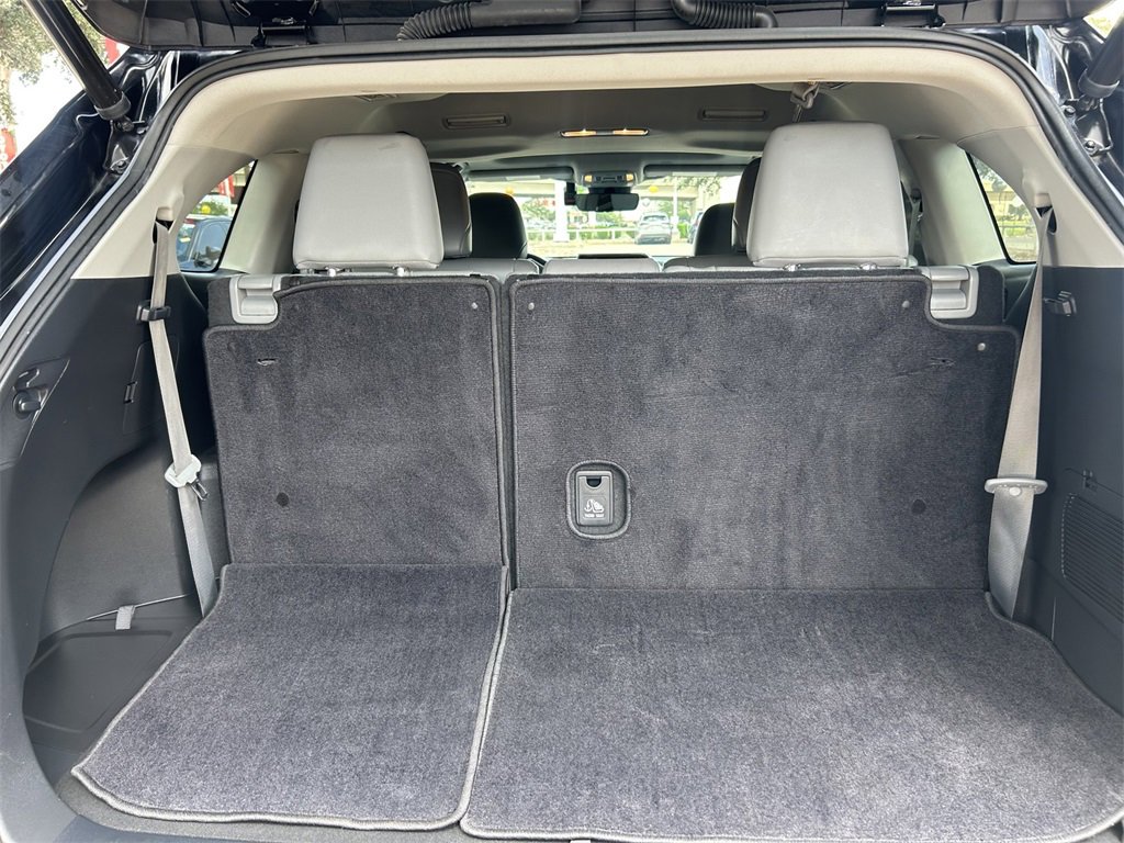 Certified 2023 Toyota Highlander XLE image 13