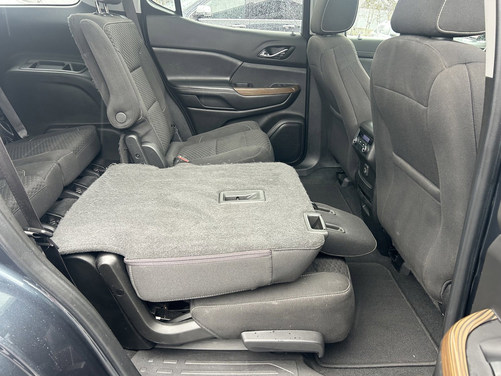 Used 2019 GMC Acadia SLE image 36