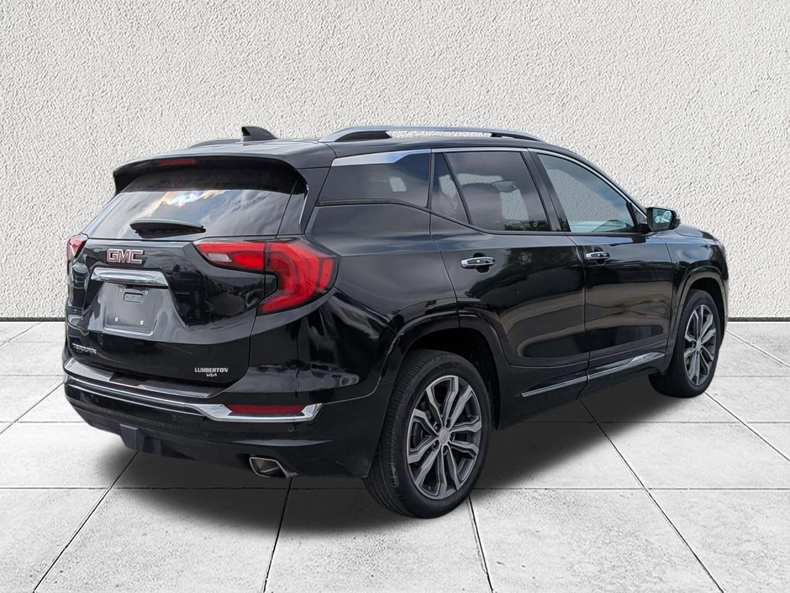 Used 2020 GMC Terrain Denali w/ Denali Premium Package image 3