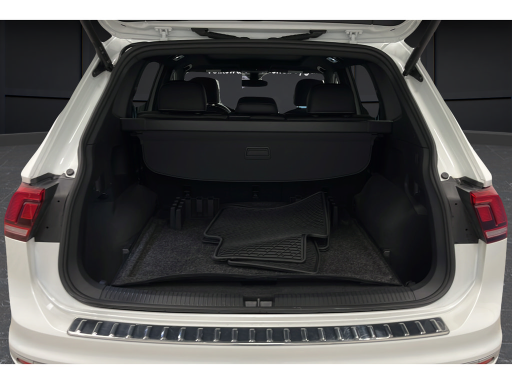 Used 2024 Volkswagen Tiguan SEL R-Line AWD/4WD image 26