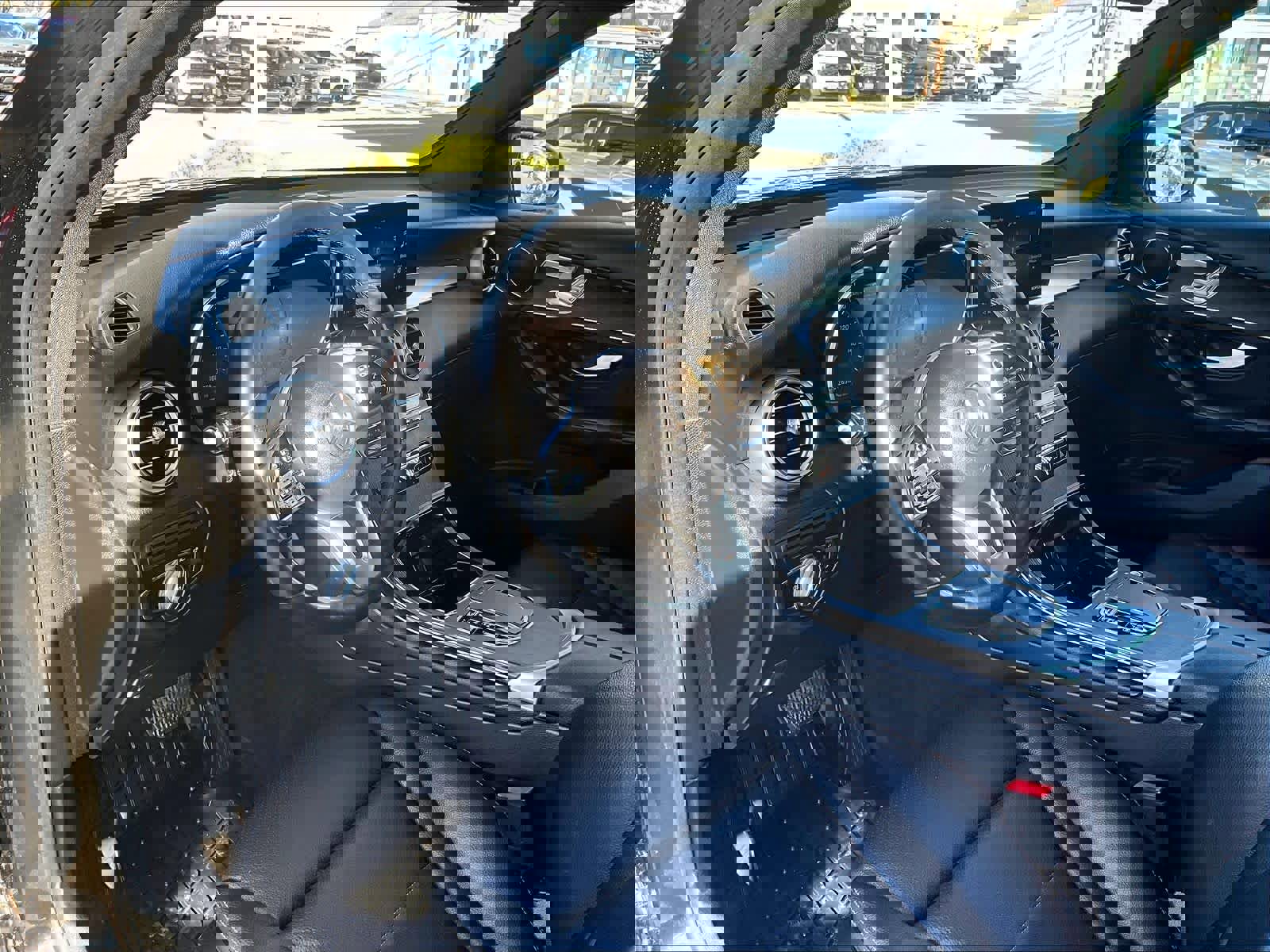 Used 2022 Mercedes-Benz GLC 300 4MATIC w/ Premium Package Lite image 8