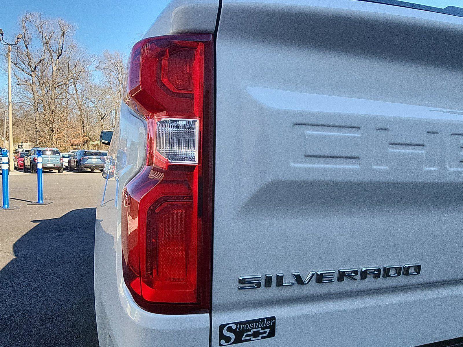 Used 2025 Chevrolet Silverado 1500 High Country w/ Technology Package AWD/4WD image 13