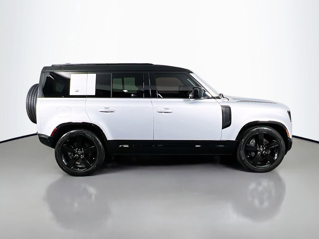 Used 2023 Land Rover Defender 110 X-Dynamic SE image 4