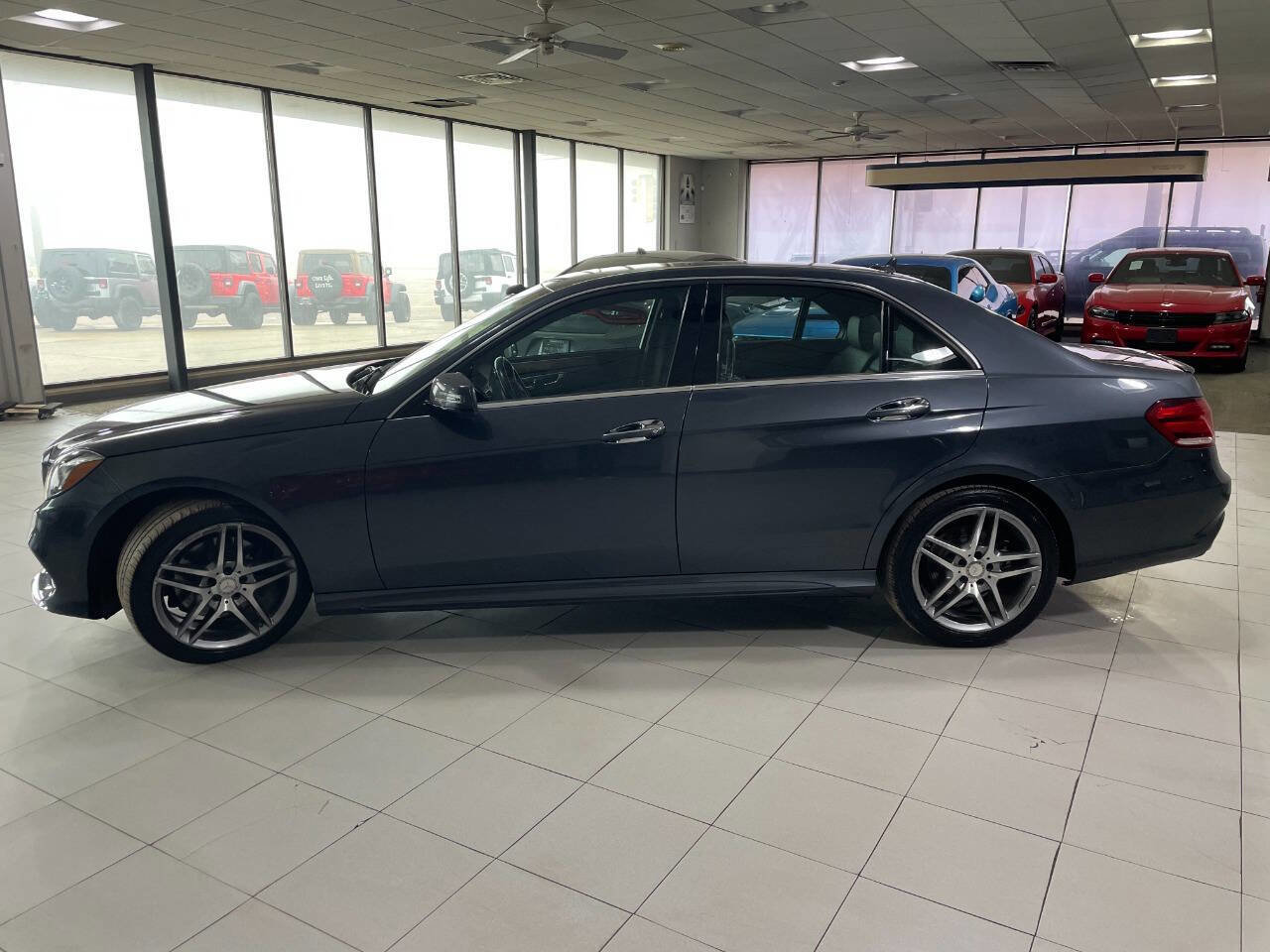 Used 2016 Mercedes-Benz E 350 4MATIC Sedan image 4