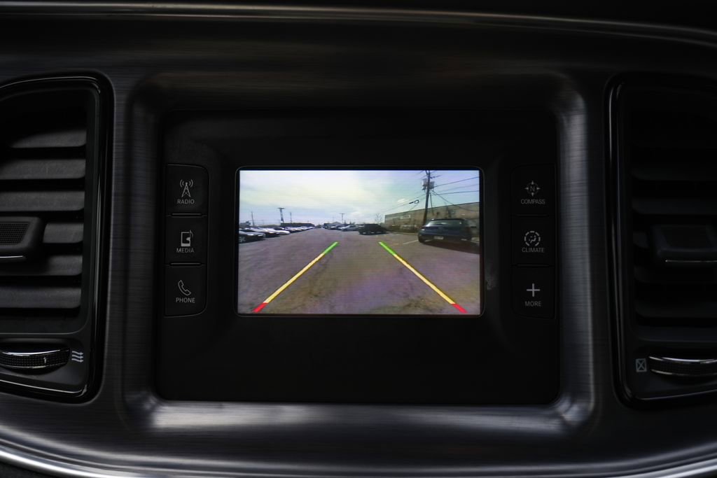 Used 2015 Dodge Challenger SXT image 38