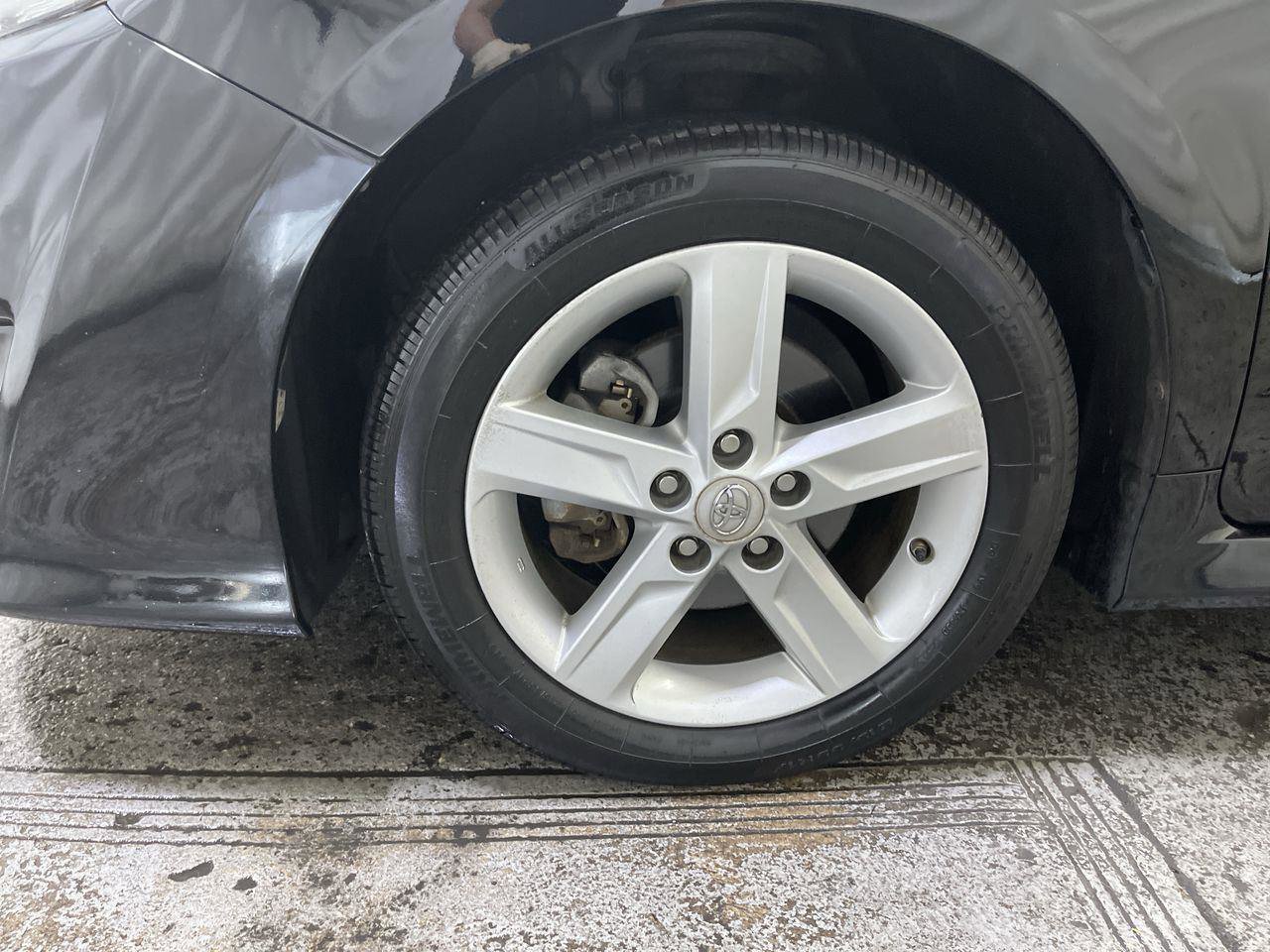 Used 2014 Toyota Camry SE FWD image 10