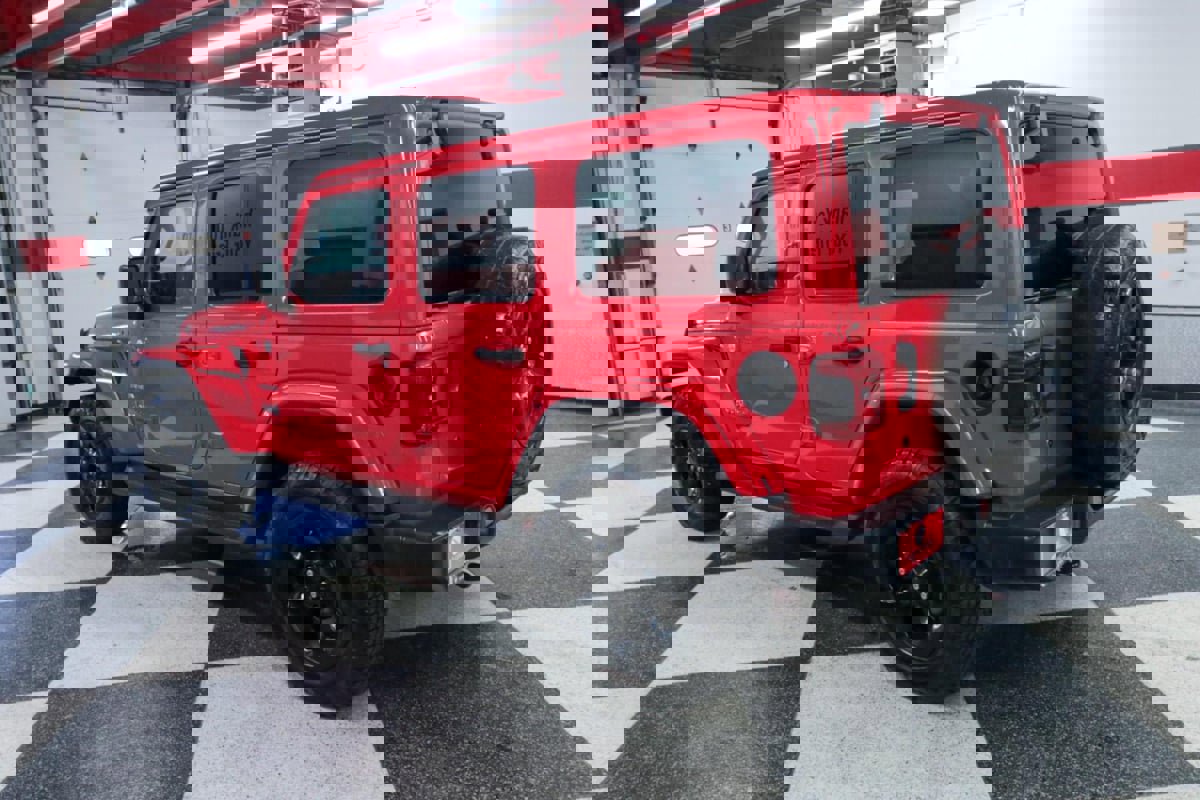 Used 2018 Jeep Wrangler Unlimited Sahara w/ Cold Weather Group image 6