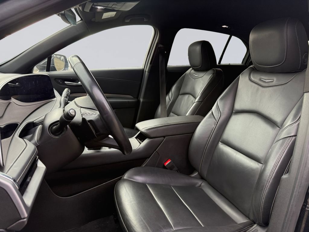 Used 2024 Cadillac XT4 Premium Luxury image 10