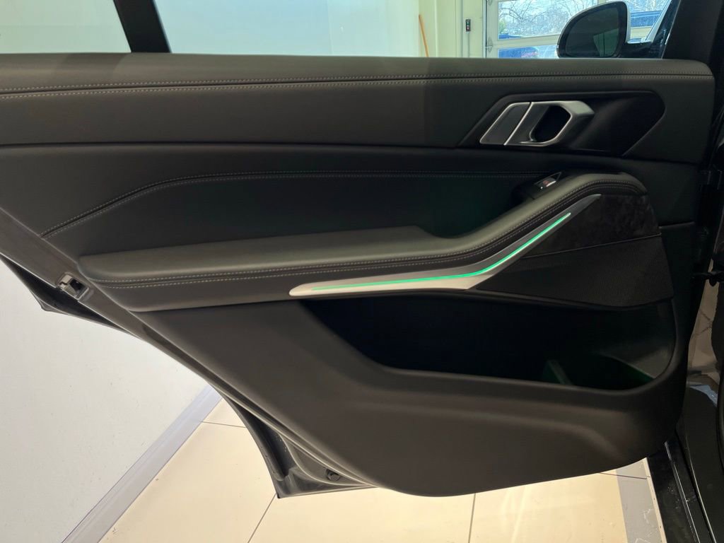 Used 2023 BMW X7 xDrive40i w/ Parking Assistance Package image 28