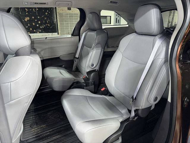 Certified 2023 Toyota Sienna XLE w/ XLE Plus Package image 17