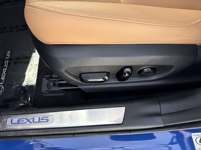 Used 2025 Lexus UX 300h FWD w/ Accessory Package (Z2) image 12