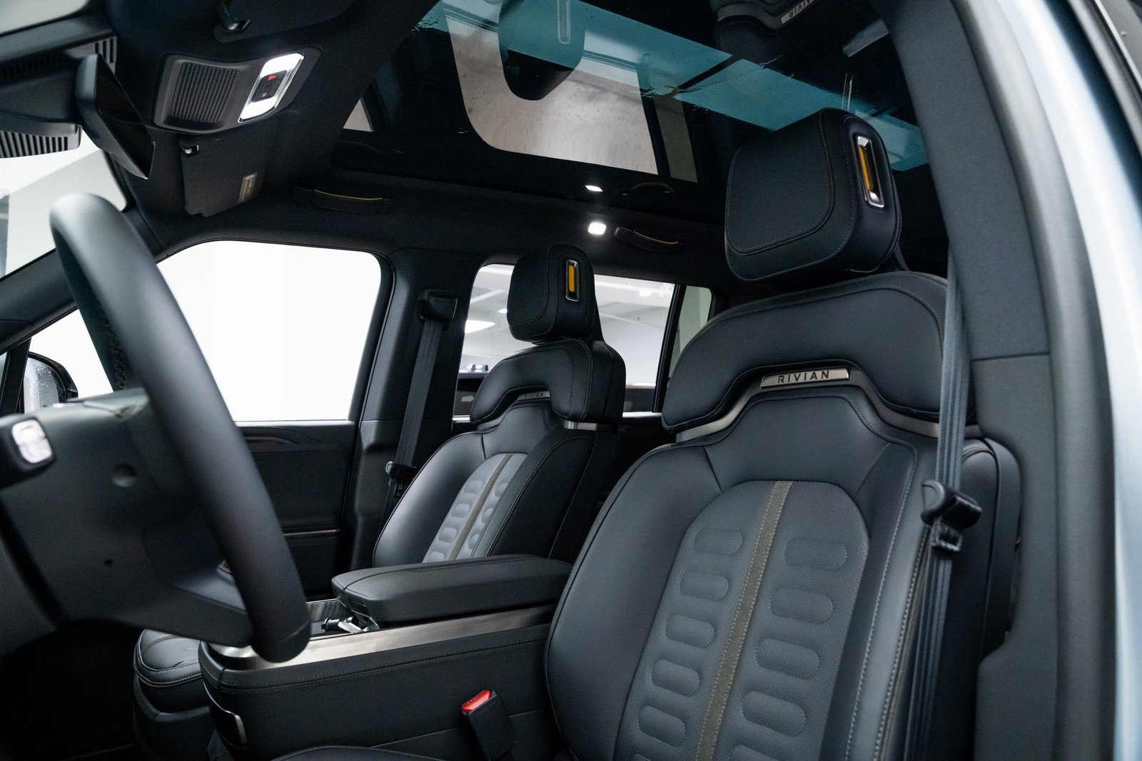 Used 2026 Rivian R1S Adventure image 16