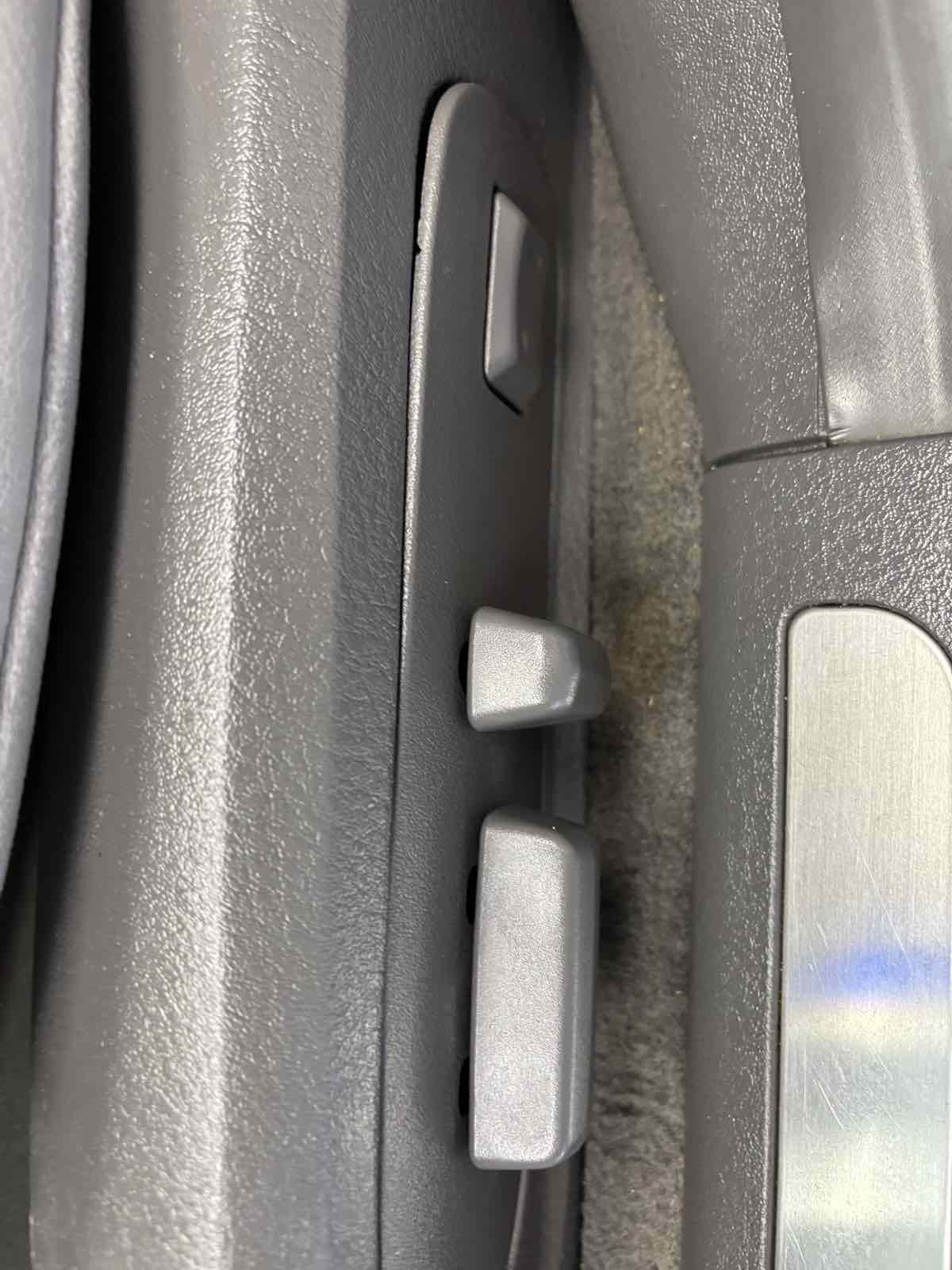 Used 2000 Lincoln LS image 18