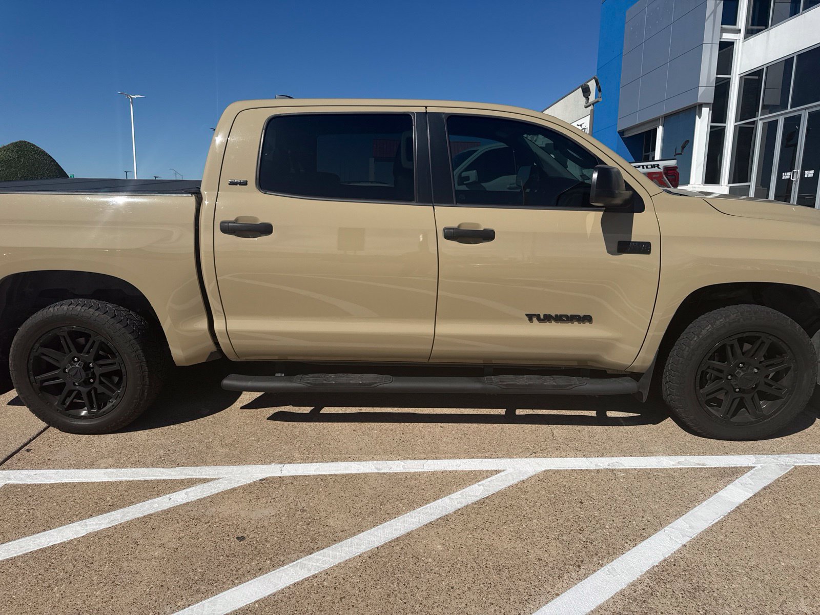 Used 2020 Toyota Tundra SR5 w/ SR5 Leather Package AWD/4WD image 13