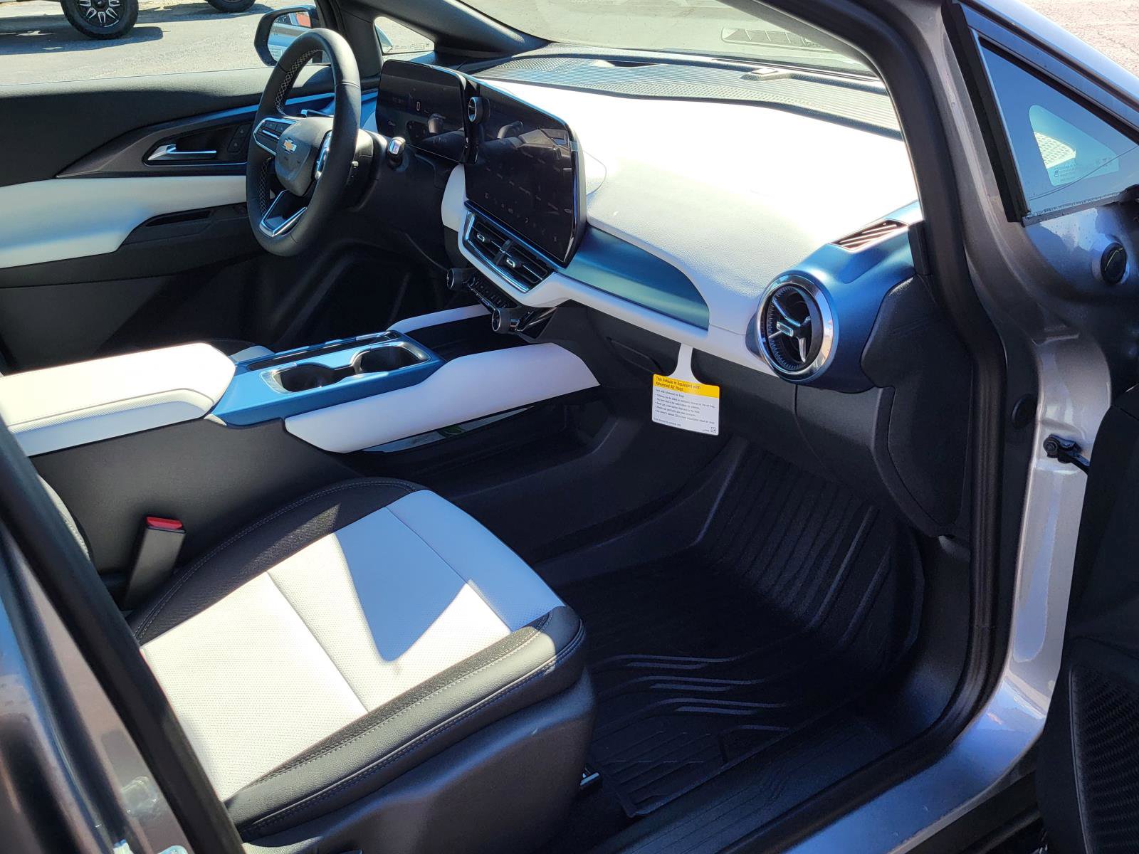 New 2026 Chevrolet Equinox EV LT image 9