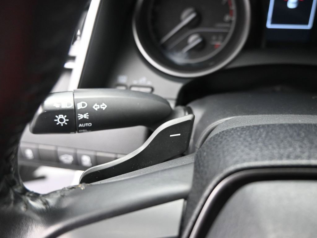 Used 2024 Toyota Camry SE w/ Convenience Package image 21