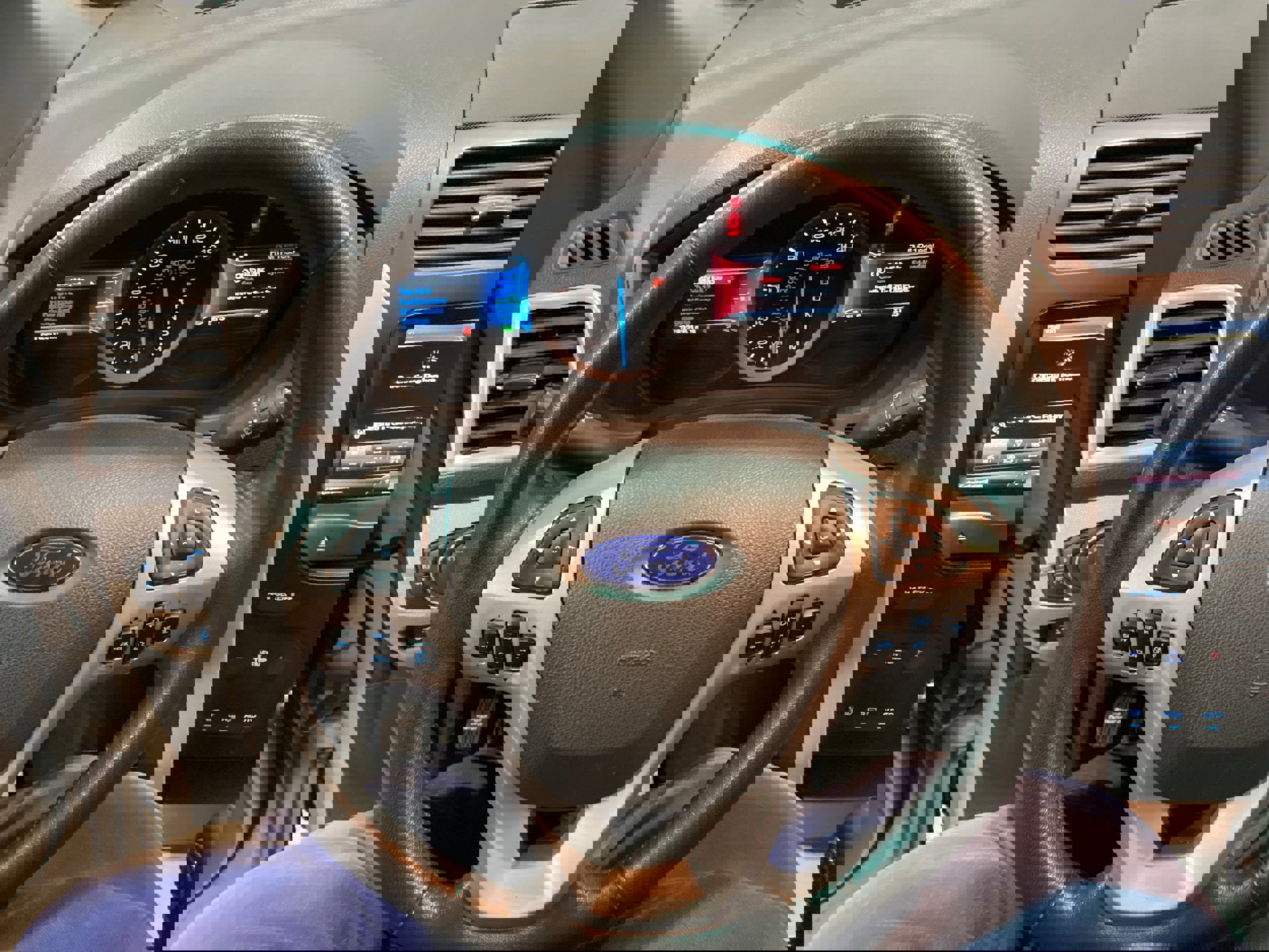 Used 2015 Ford Explorer XLT w/ Equipment Group 202B image 25