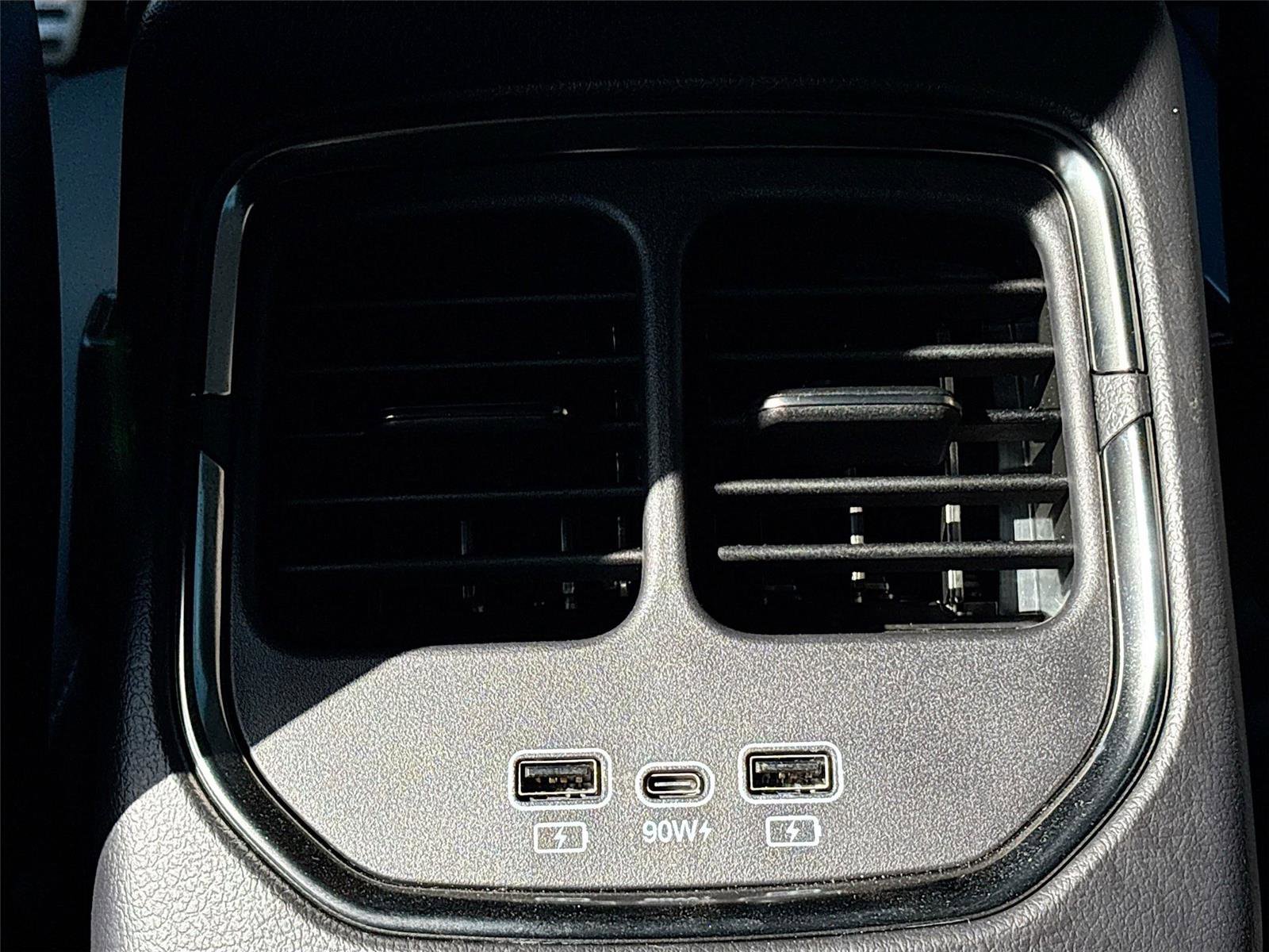 New 2025 VinFast VF 8 Plus image 25