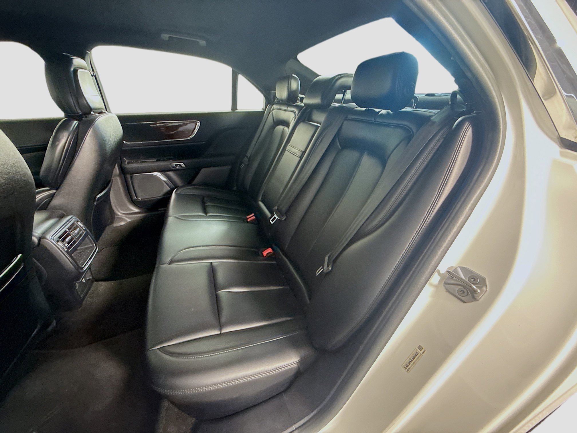 Used 2020 Lincoln Continental image 25