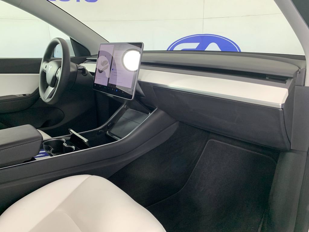 Used 2020 Tesla Model Y Long Range image 40