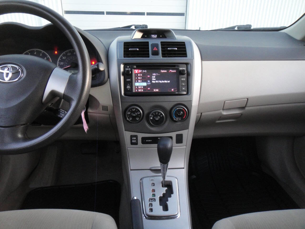 Used 2013 Toyota Corolla LE image 13