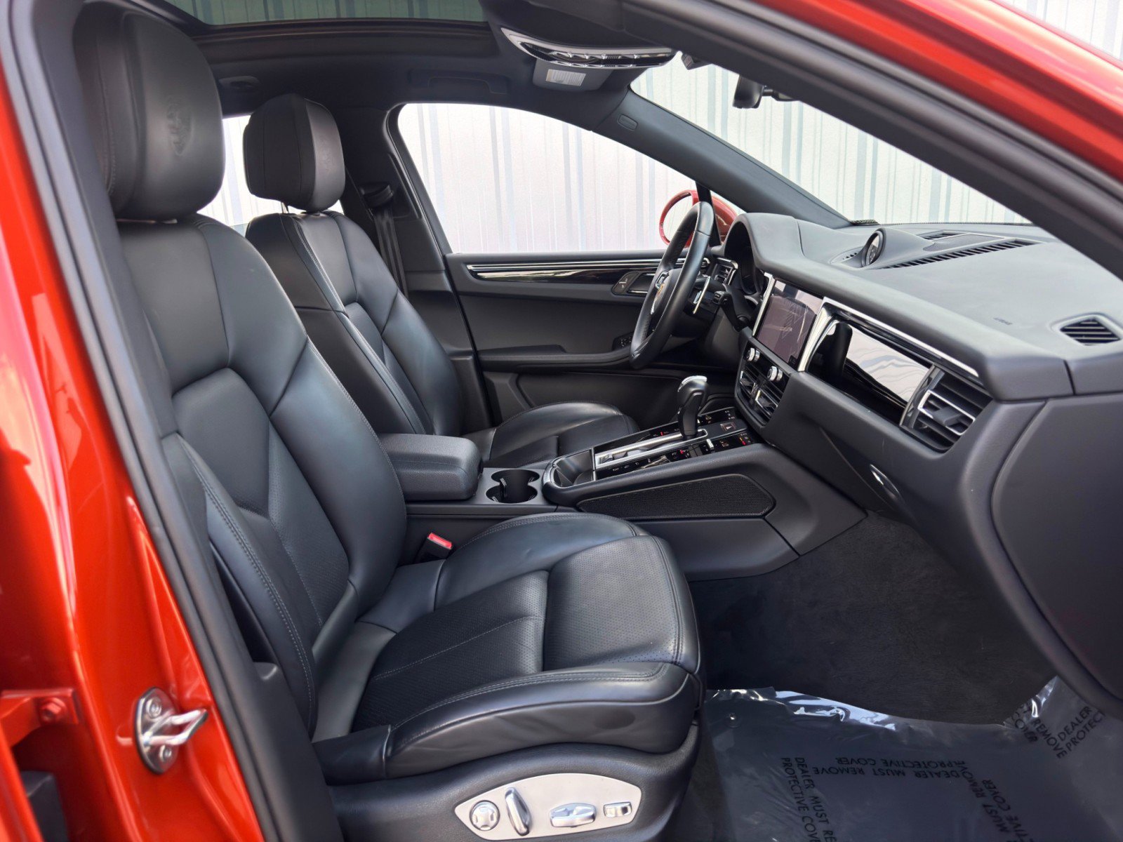 Used 2023 Porsche Macan image 16