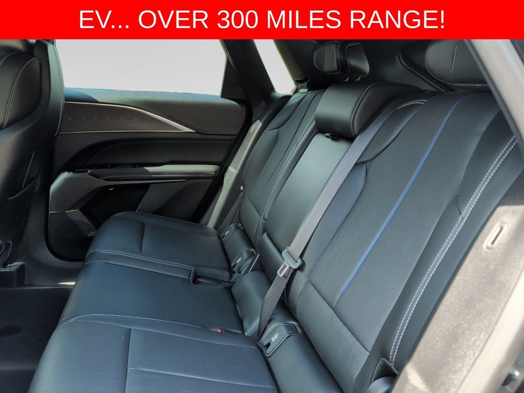 Used 2024 Cadillac Lyriq Luxury w/ LPO, Floor Liner Package AWD/4WD image 31