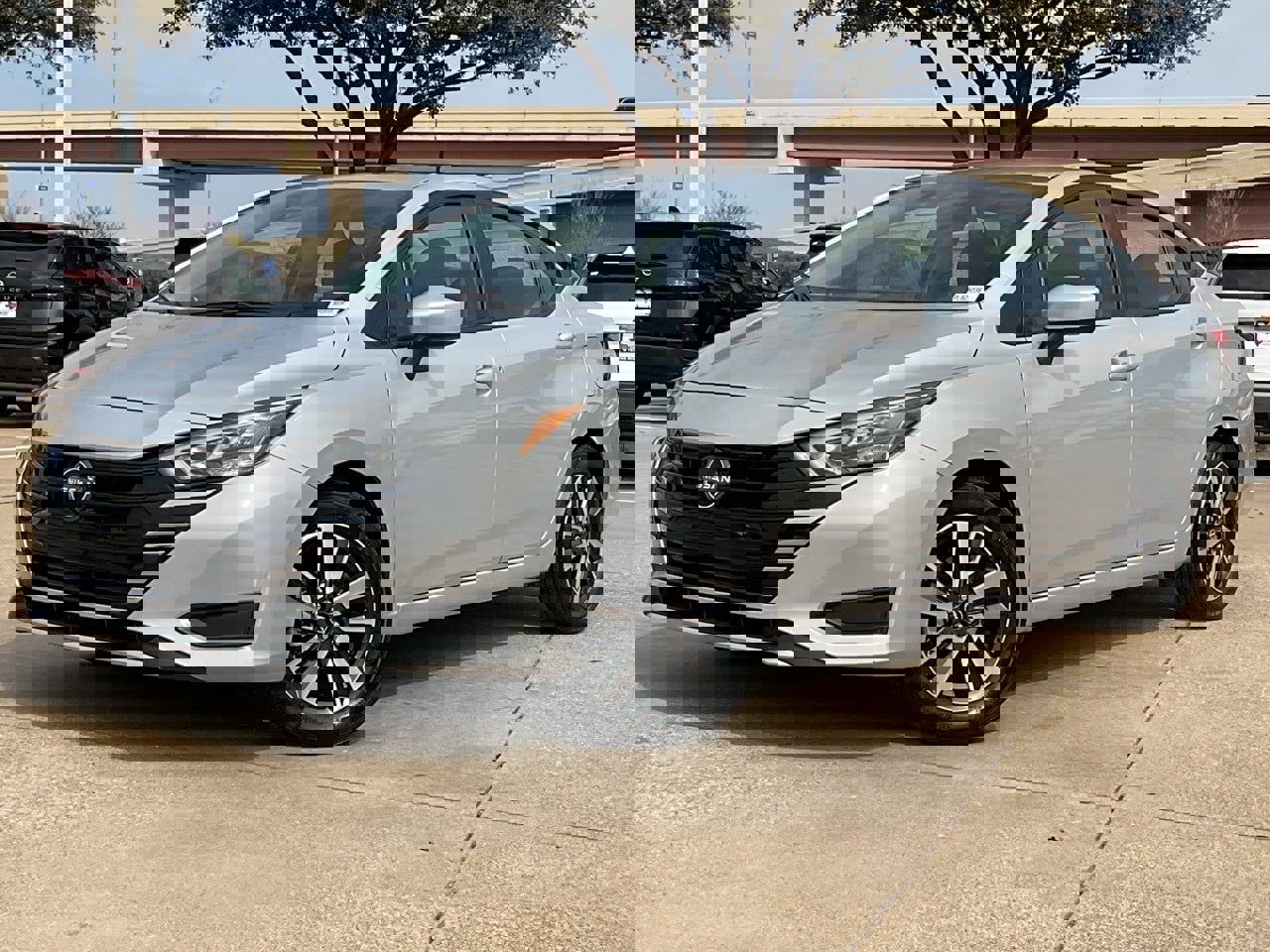 Used 2025 Nissan Versa SV image 2