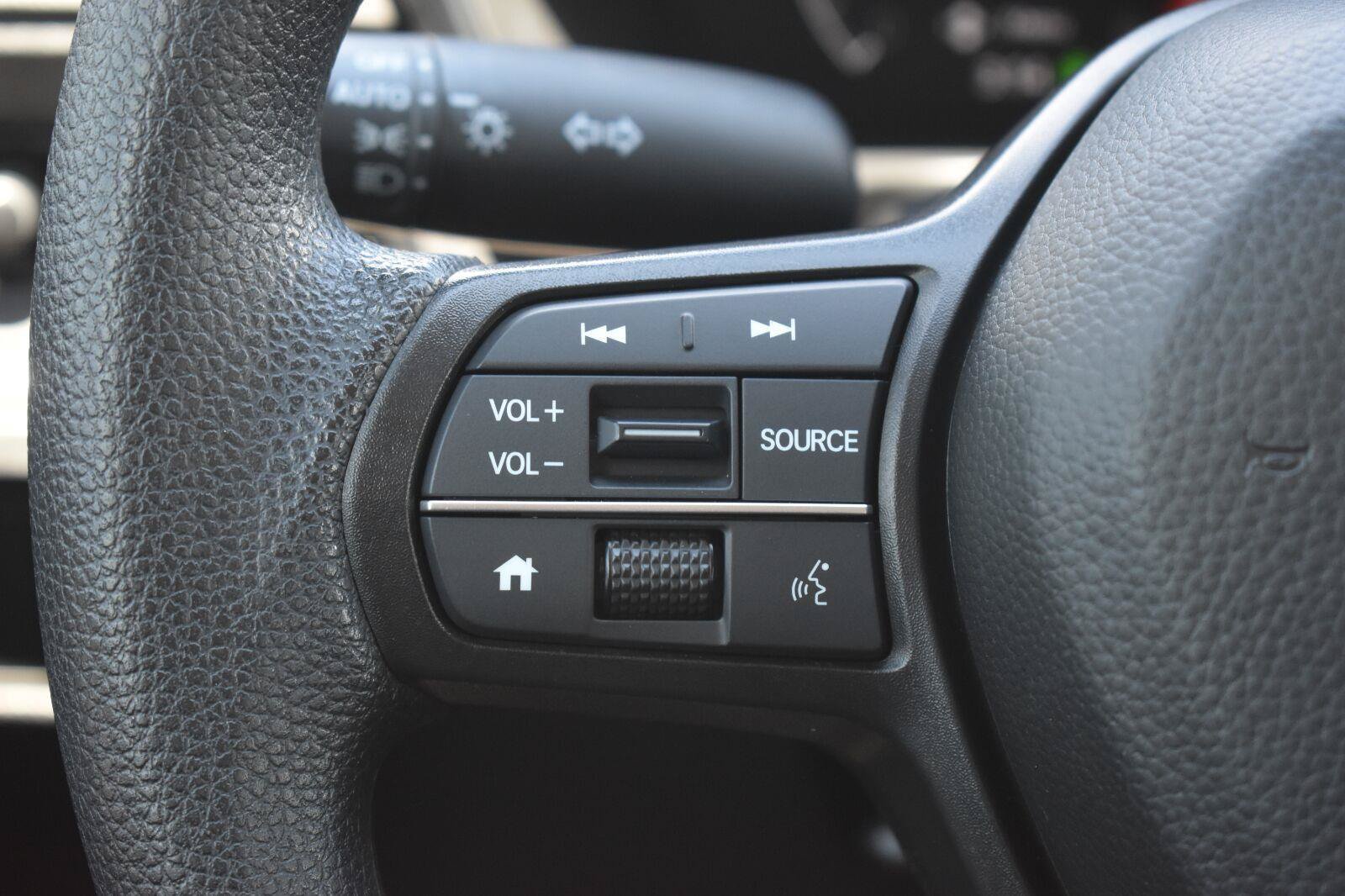 Used 2025 Honda CR-V EX image 6