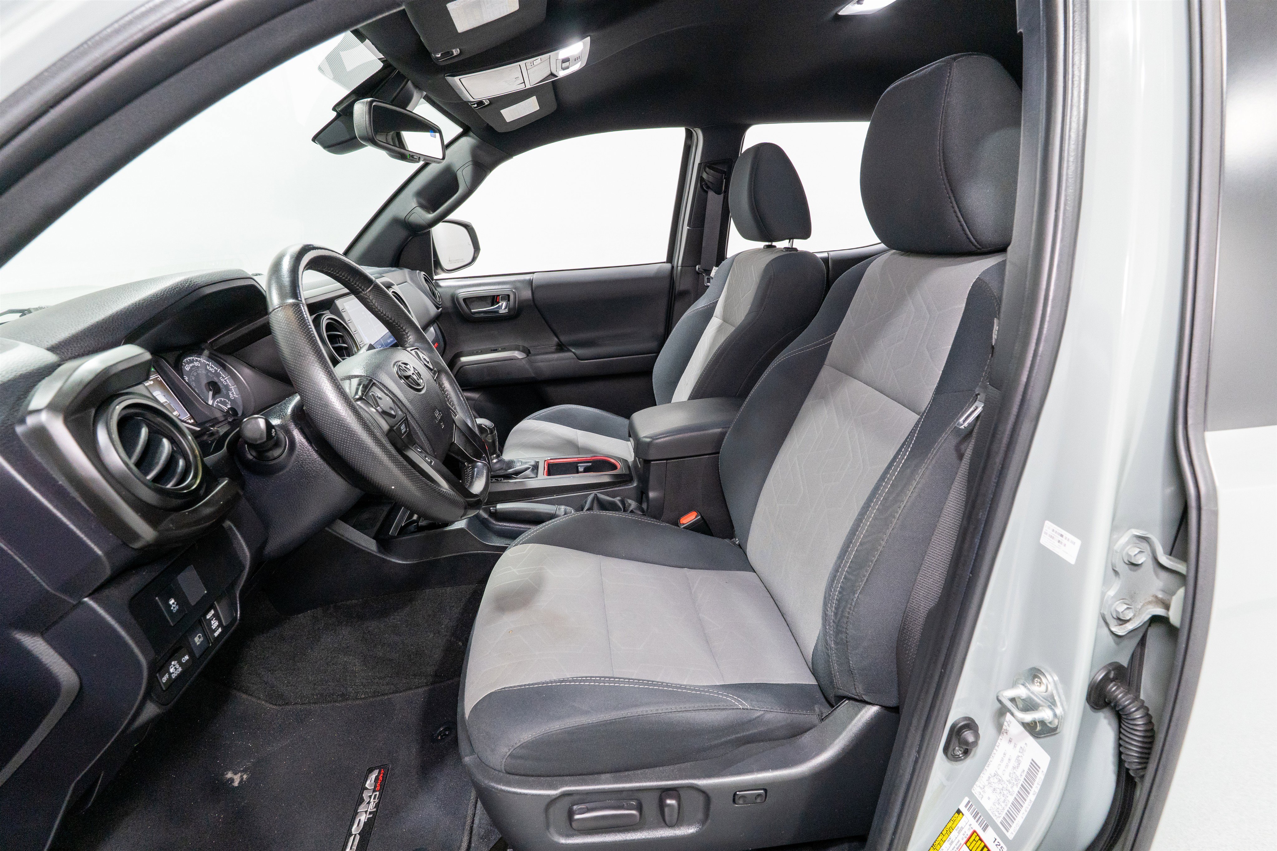 Used 2022 Toyota Tacoma TRD Sport w/ Technology Package RWD image 17