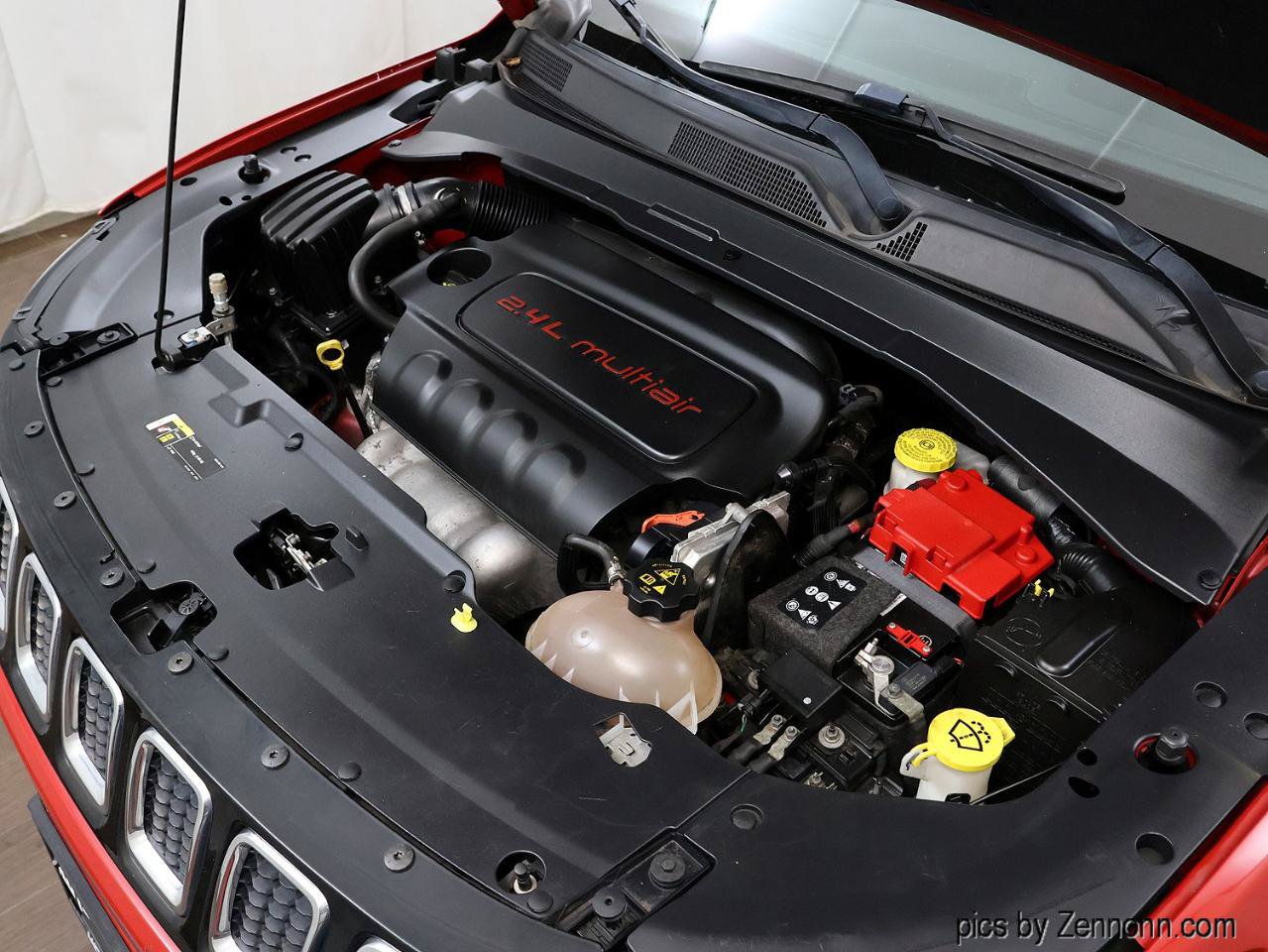 Used 2019 Jeep Compass Latitude FWD image 33