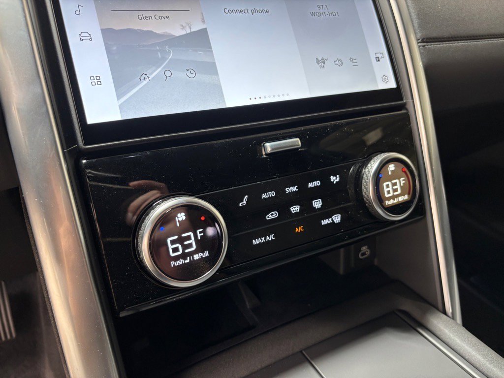 Used 2025 Land Rover Discovery S image 14